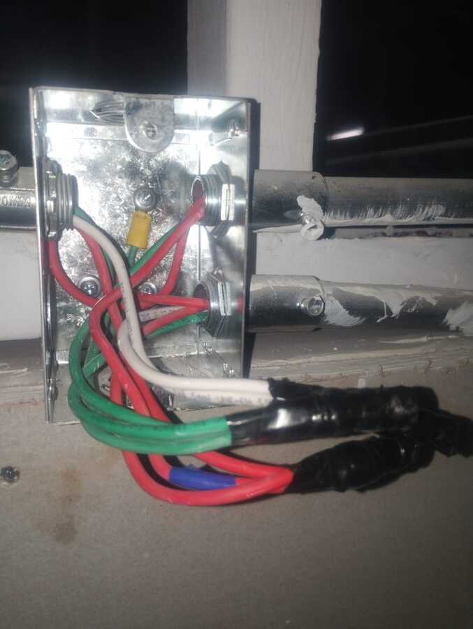 Caja de paso o derivación metálica galvanizada