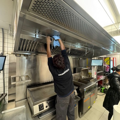 Limpieza de campanas y sistemas de extracción para cocinas industriales