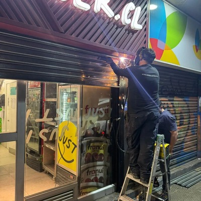 Reparación y mantención de cortinas metálicas en Santiago
