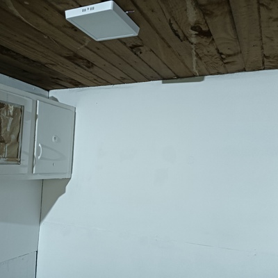 Pintura e instalación luminaria cocina Calera de Tango