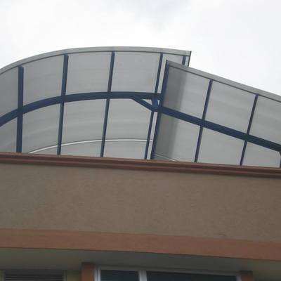 Estructura metalica con policarbonato