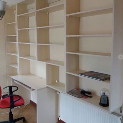 Repisa con estritorio