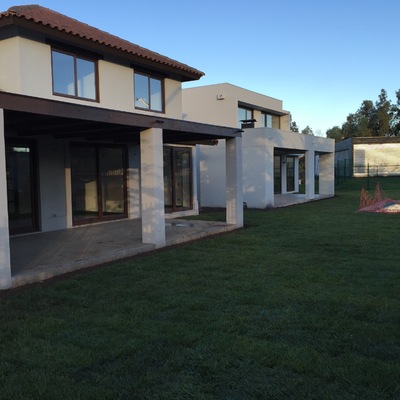 construcción de casas chilenas y mediterráneas