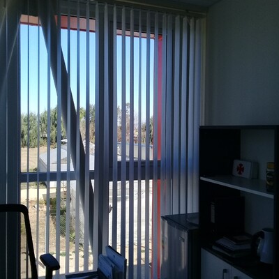 Cortinas verticales ,Operación Manual,Instaladas En Talca,VII región. UTAL.