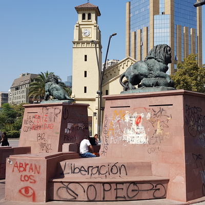 Reparación de bases de estatuas Los Leones