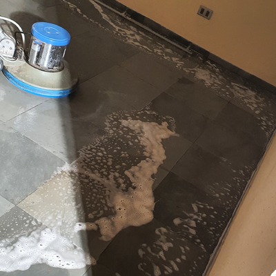 Limpieza de pisos pizarra