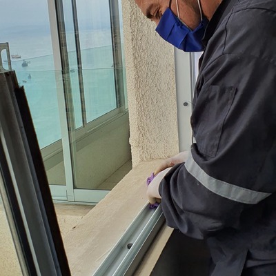 Limpieza rieles de ventanas