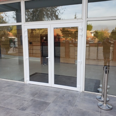 mamparas PVC blanco  con vidrio  templado