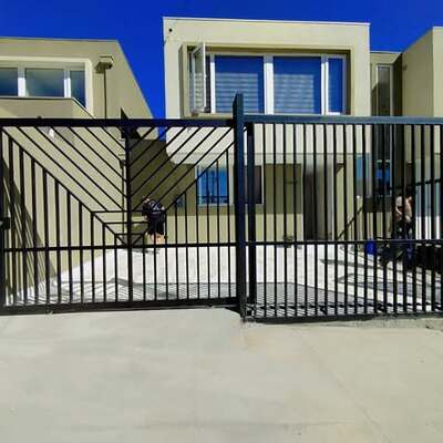 REJA + PORTON DE CORREDERA