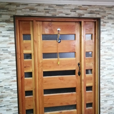 Instalacion cerámica fachada y remodelación puerta