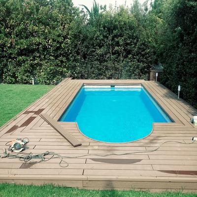 deck terminado en piscina