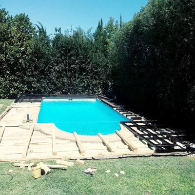 deck en piscina