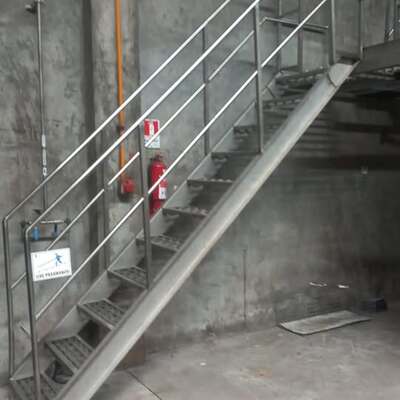 escalera metálica
