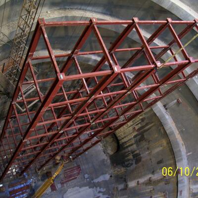 Fabricación y montaje estructuras pozo 9, Metro Barcelona, España