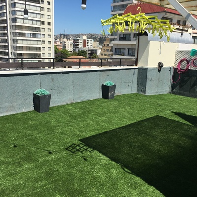 Instalación de pasto sintético