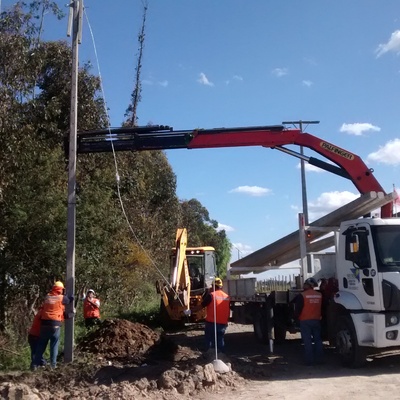 Construcción línea eléctrica de media Tensión. Curicó