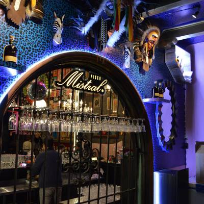 Interiorismo Restaurante VERITIPICAL KITSCH; Barra Mistral