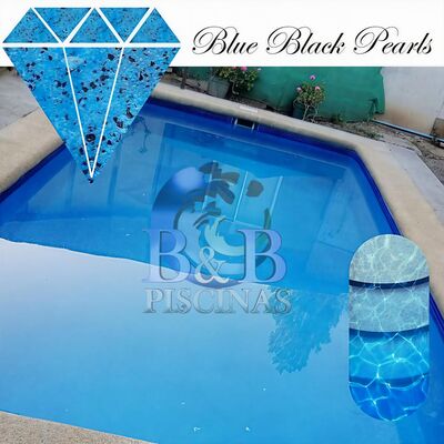 Piscina con revestimiento Blue Black Pearls.
