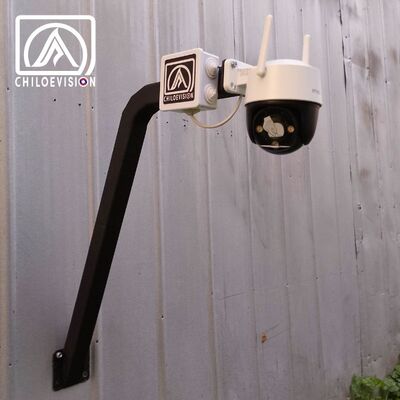 Cámara de seguridad con soporte metálico en Chiloé