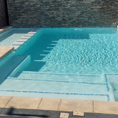 Piscinas + jacuzzi + descanso