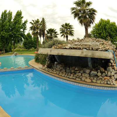 Piscina con cascada