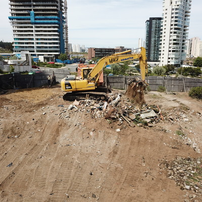 retro realizando demolicion