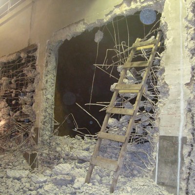 Demolición de muro de hormigón