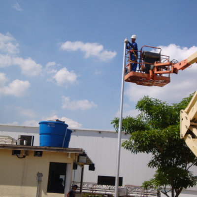 Instalacion de Camara HD PTZ en Poste de Vigilancia
