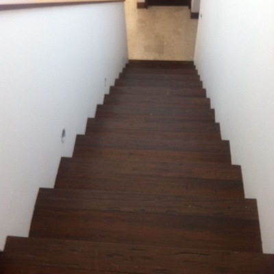 Escalera Piso color Ciruela