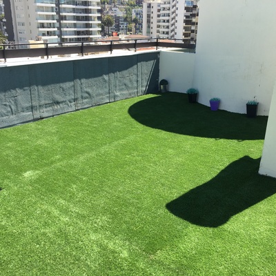 Instalación de pasto sintético