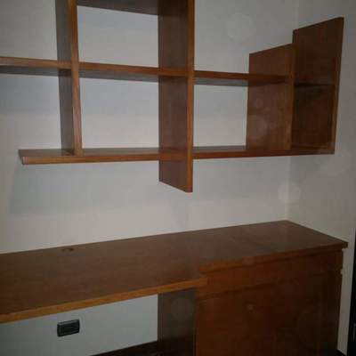 Repisa flotante y mueble escritorio