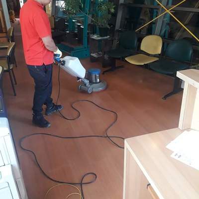 limpieza de pisos en oficinas