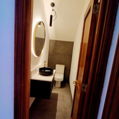 Remodelación de baño e instalación de cerámica y artefactos