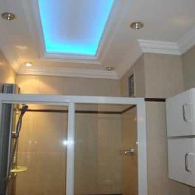 Techo Falso con iluminación indirecta en baño