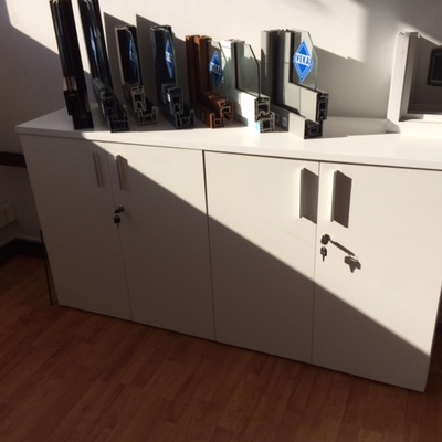 Diseño de mobiliario de apoyo y almacenamiento a la medida