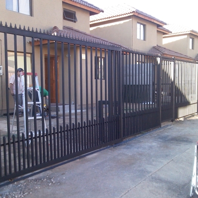 Reja perimetral de calle