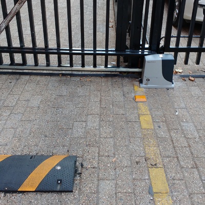 instalación de motor en portón