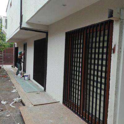 fachada costado de casa y preparacion de radier