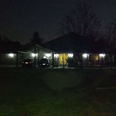 Iluminación frontis de vivienda.
