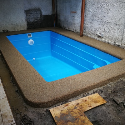 BORDE DE HORMIGÓN Y REVESTIMIENTO FULGET