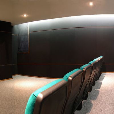 Sala de Cine Privada con sonido Envolvente
