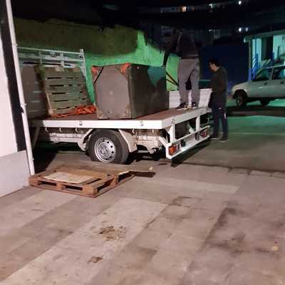 Haciendo servicio de flete caja fuerte