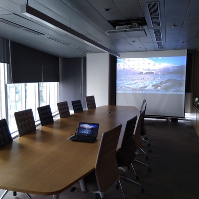Sala de Directorio con Proyector y teleon Automatizados.