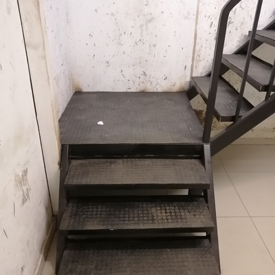 ESCALERA METALICA