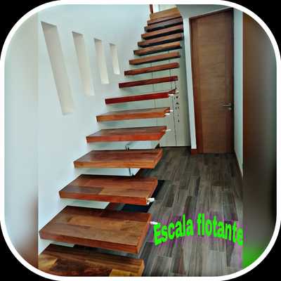 Escala sopendida de metal madera
