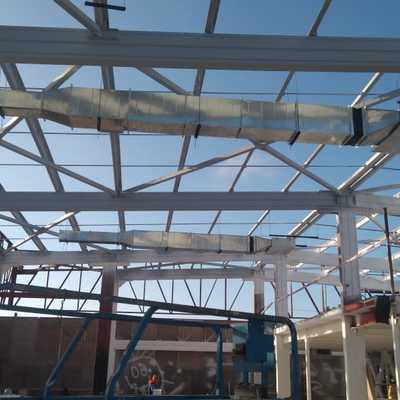 Instalación de ductos en aire acondicionado