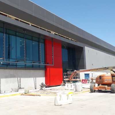 Fachada de Aluminio Compuesto Bow Windows