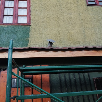 pintando marcos de madera