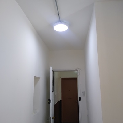 Luz acceso principal.