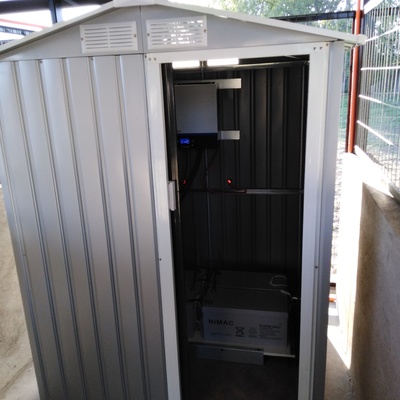 Caseta para banco de baterías e inversor Off Grid